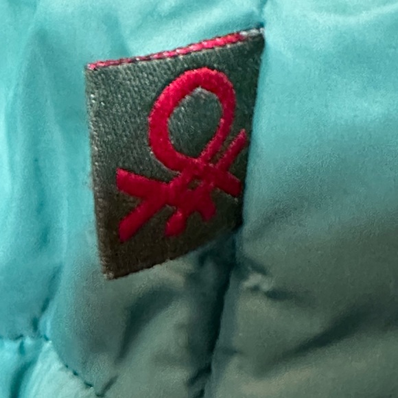 United Colors of Benetton kids XS lightweight puffer jacket. Benetton iconic. - Picture 2 of 11